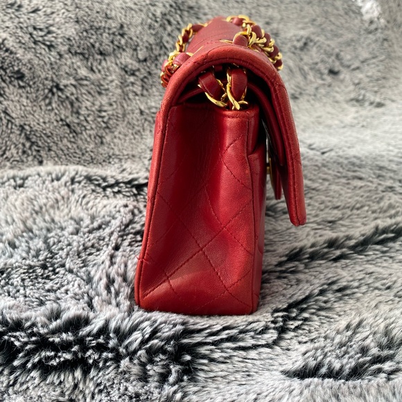 Chanel Classic Flap in Red Lambskin Series 1 Vintage 24k gold plated hardware - Picture 10 of 12